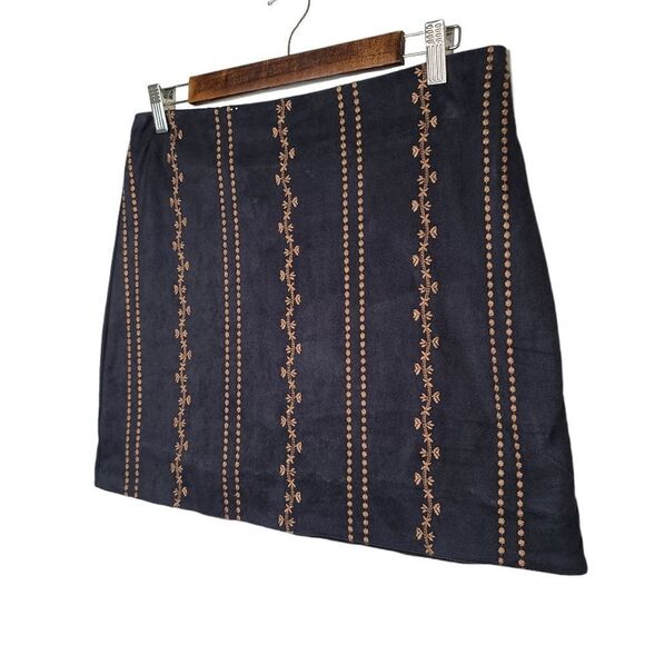 Altar'd State | Black Suede Embroidered Mini Skirt | Large - Picture 5 of 12